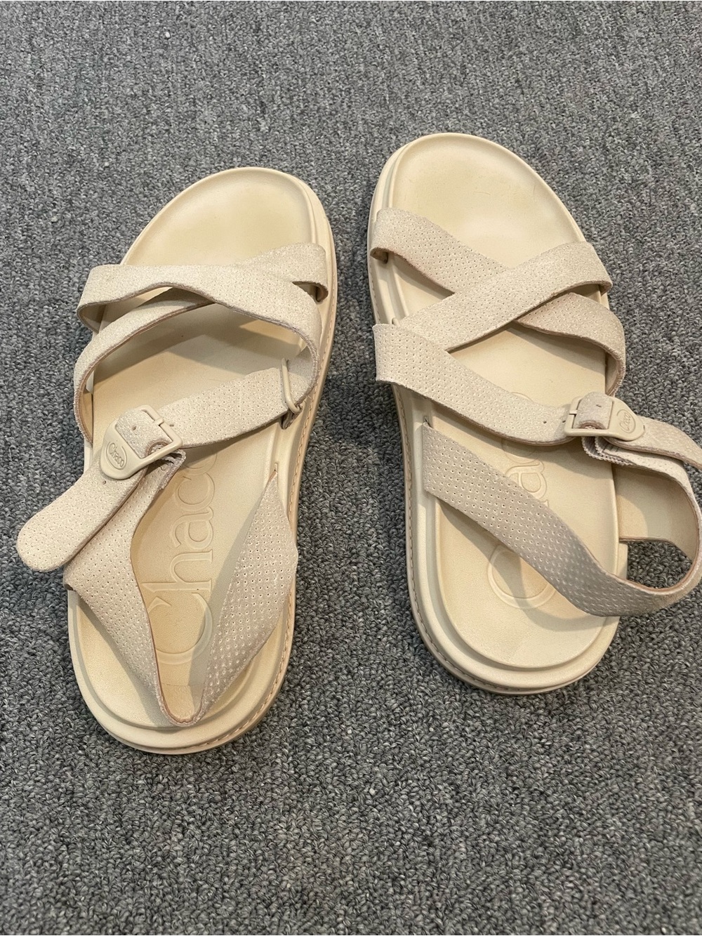 Ivory off-white Chaco Townes comfort ortho sandals women’s 9